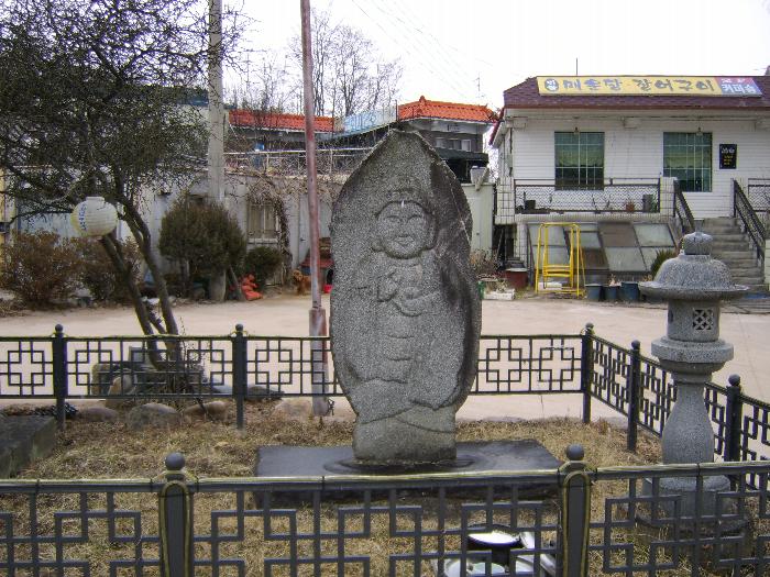 충주창동리약사여래입상