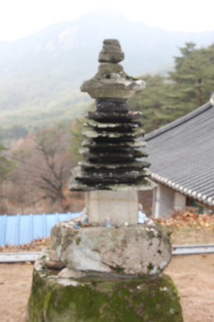 청석탑 후면