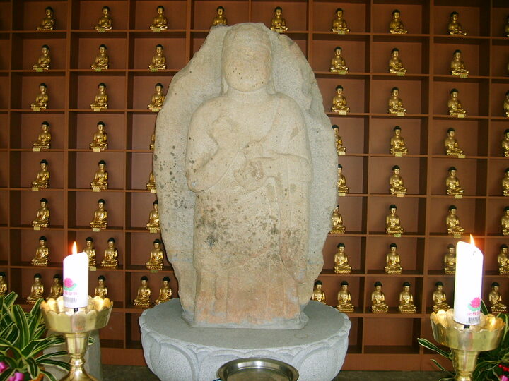 충주 용화사 석조 여래입상