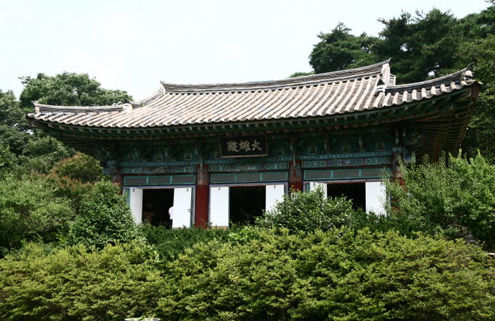 신원사 대웅전