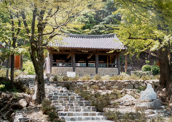 흥주사만세루(전경)