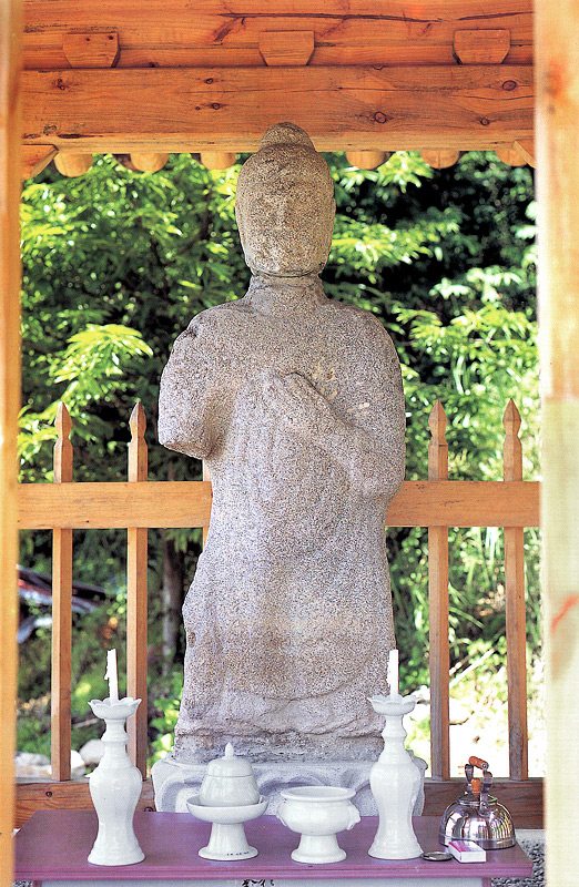 용흥리석불입상