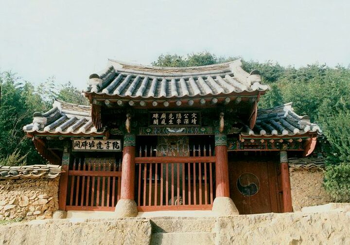묘정비각전면
