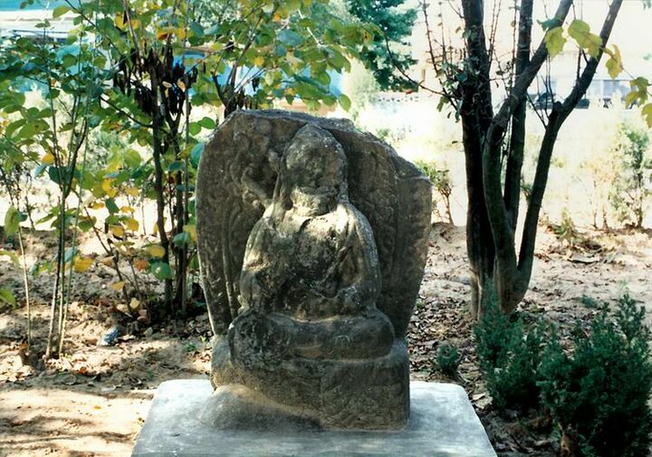 궁기동석불상(전면)