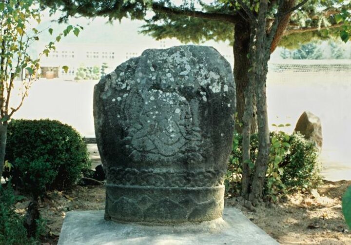 궁기동석불상(후면)