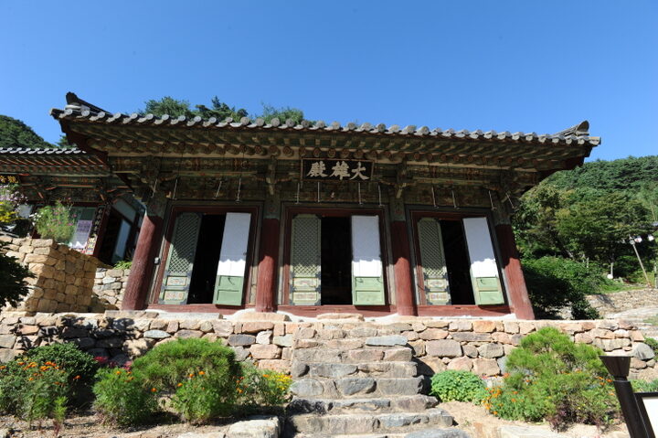 장육사대웅전