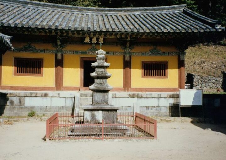봉정사삼층석탑(전경)