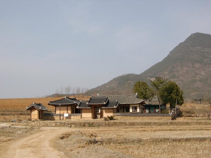 학록정사 전경