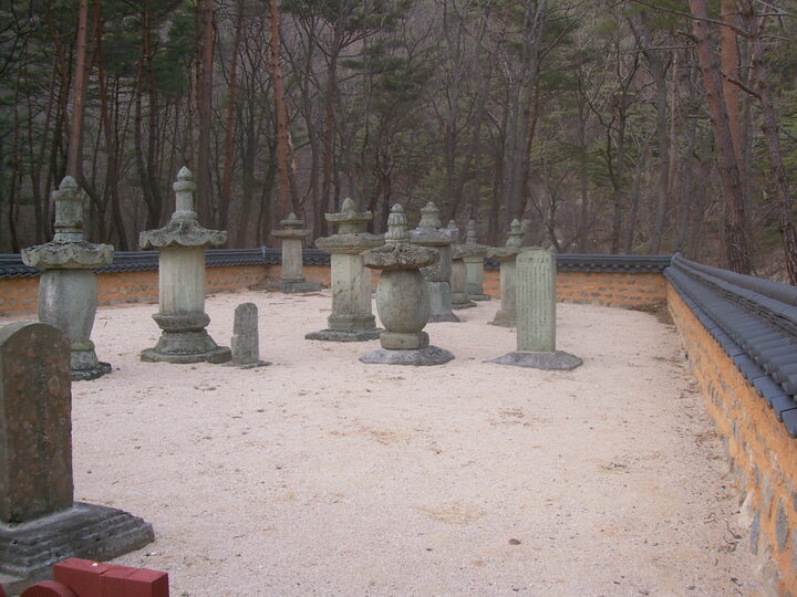 포항 보경사 서운암 부도군