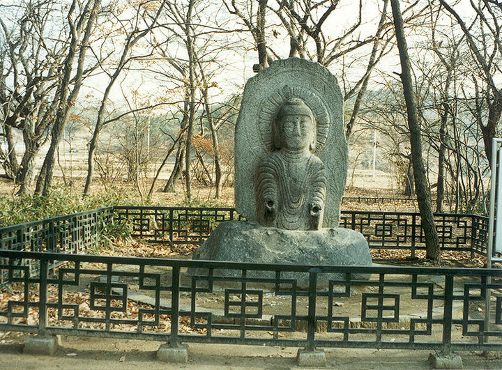 함양이은리석불