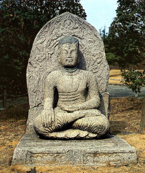 용화전석조여래좌상