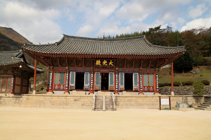 표충사 대광전