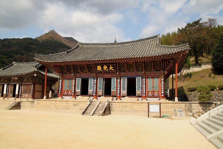 표충사 대광전