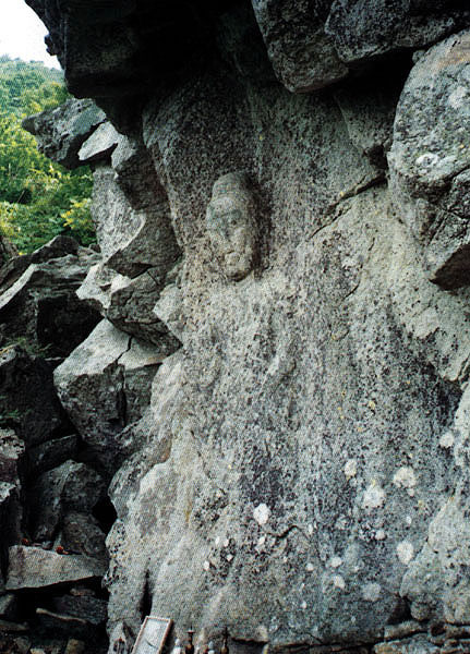 이명산마애석조여래좌상