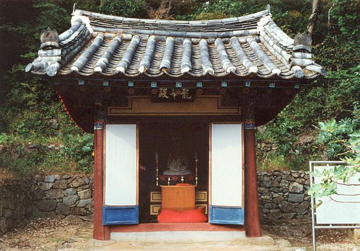 용문사석불