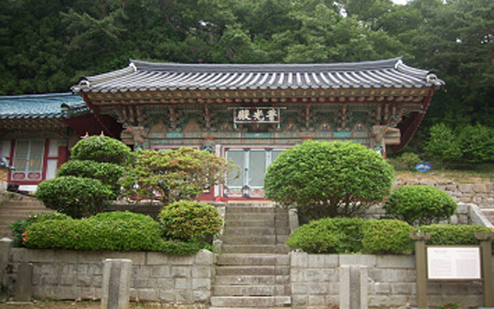 용화사 보광전