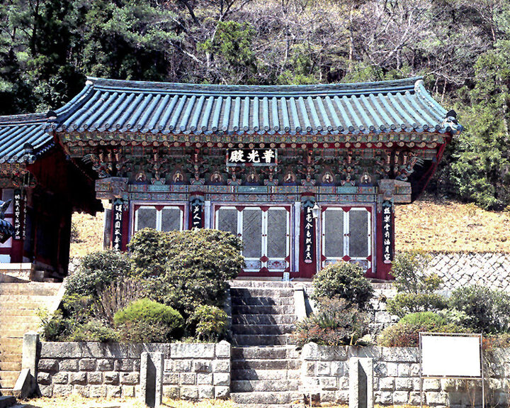 용화사보광전