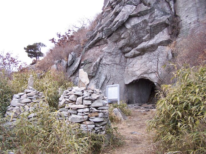 금오산 마애불 입구