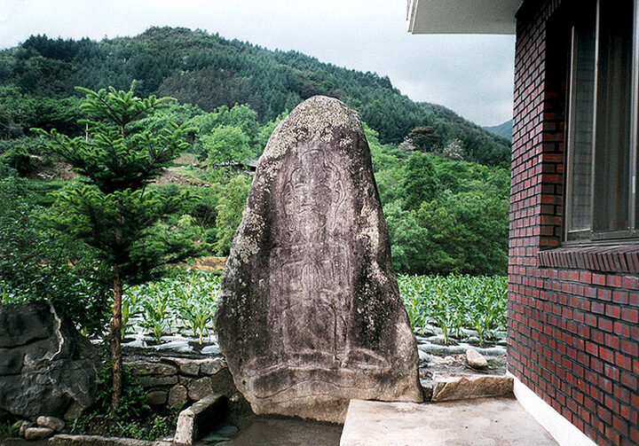 거창농산리입석음각선인상