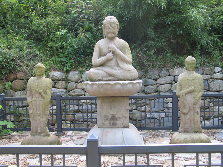 합천죽고리삼존석불