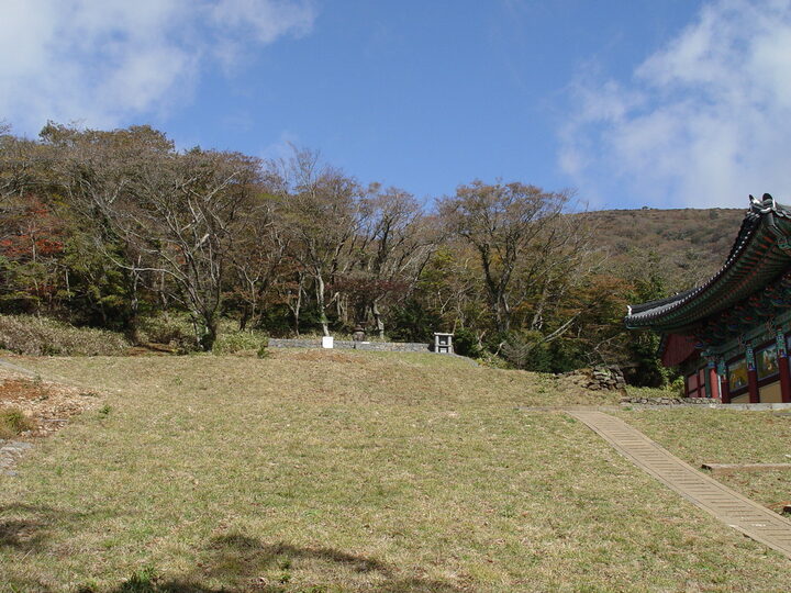 사리탑 주변