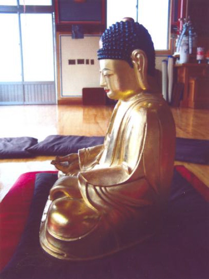 정방사소장목조여래좌상