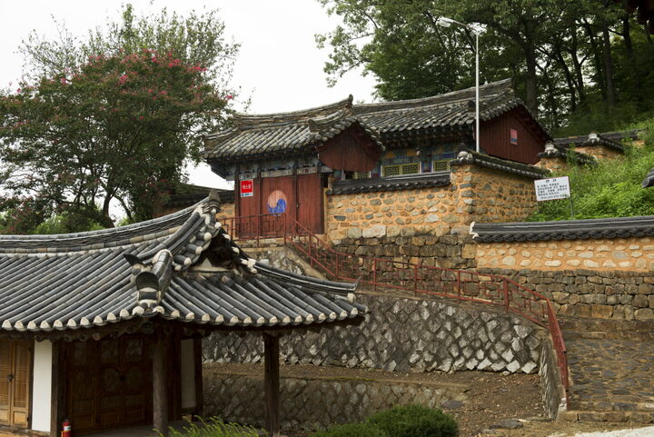 사당 원경