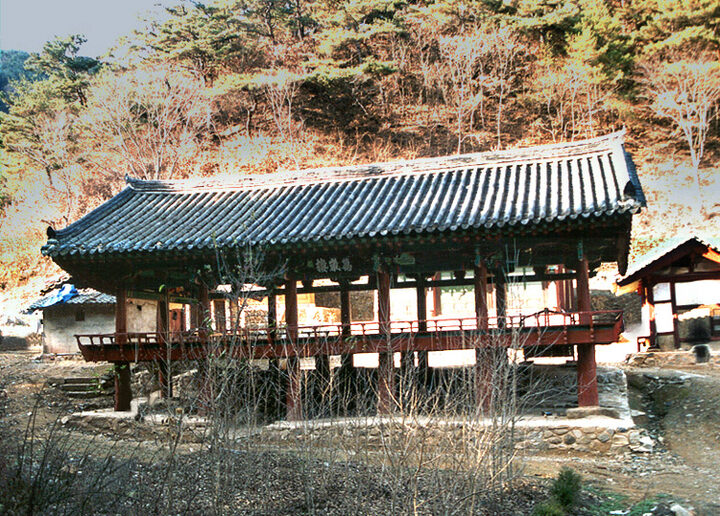 청송 만세루