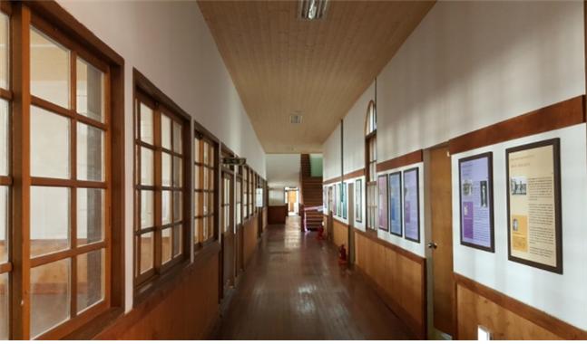 인천창영초등학교(구)교사(1층 복도)