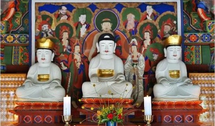 함안 장춘사 석조석가여래삼존좌상