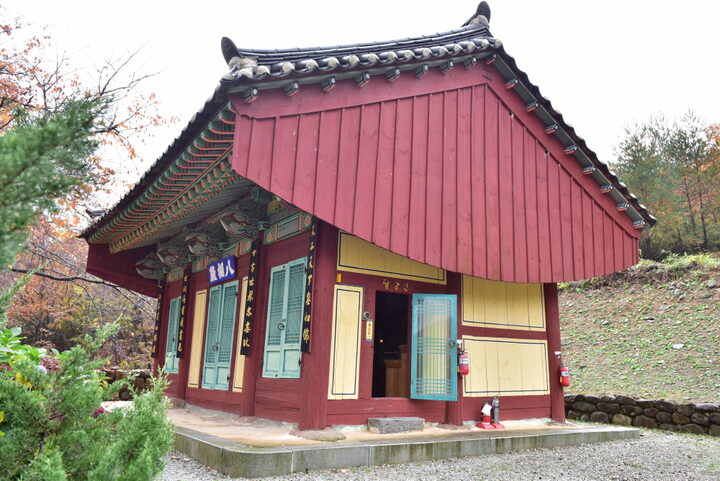 삼척영은사팔상전_팔상전 측면 (촬영년도 : 2015년)