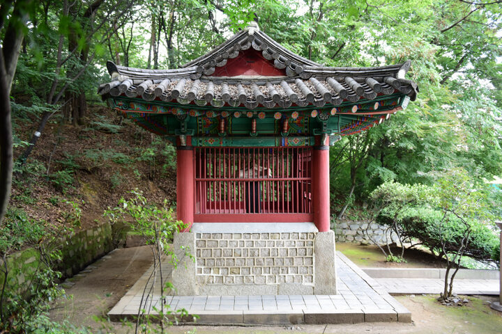 지지대비_비각 측면 (촬영년도 : 2015년)