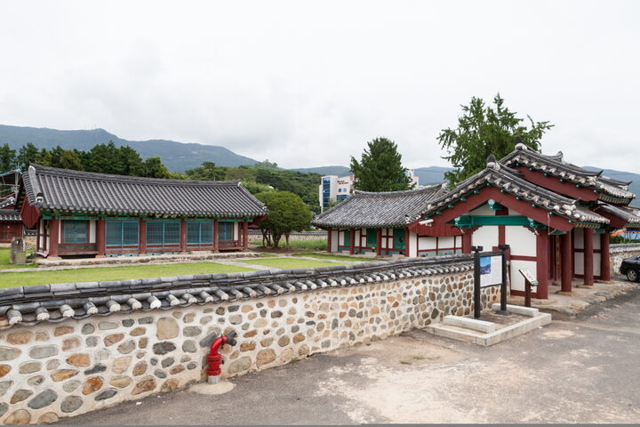 거제향교_전경1 (촬영년도 : 2015년)