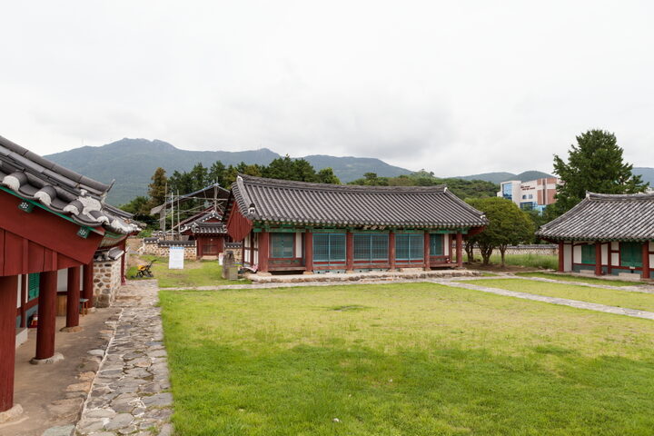 거제향교_전경2 (촬영년도 : 2015년)