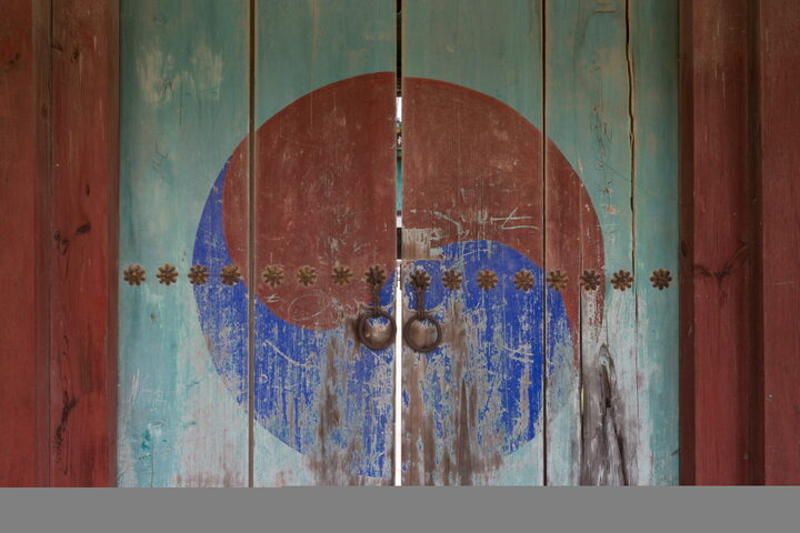밀양 어변당_태극문양 입구 (촬영년도 : 2015년)
