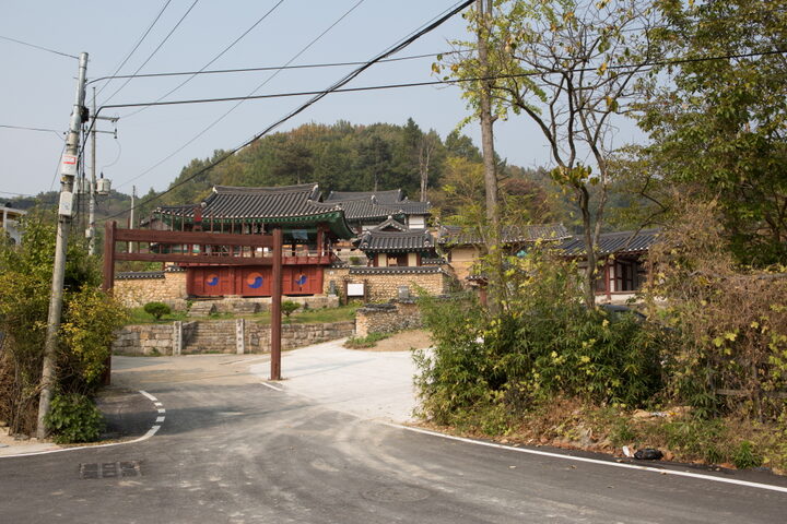 함양향교_솟을대문 (촬영년도 : 2015년)
