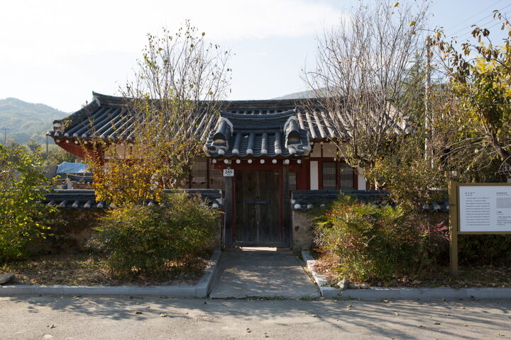 육의당_전경 (촬영년도 : 2015년)