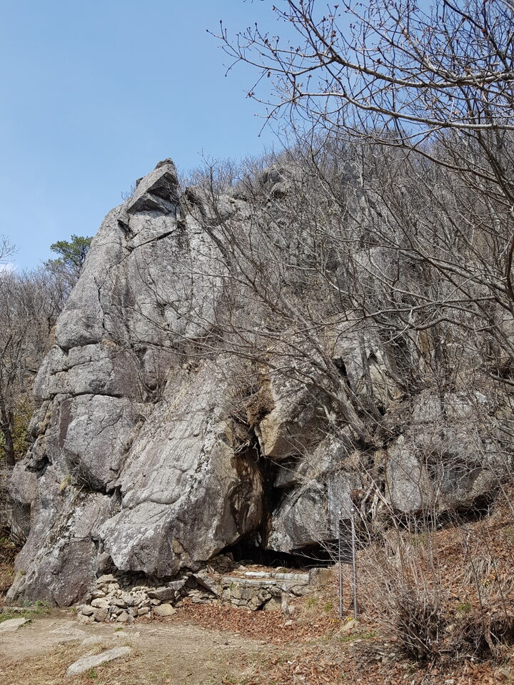 무주 대불리 마애삼면보살좌상(전라북도)