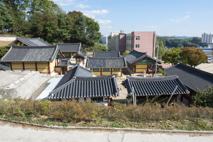 영주향교 대성전_원경 (촬영년도 : 2015년)