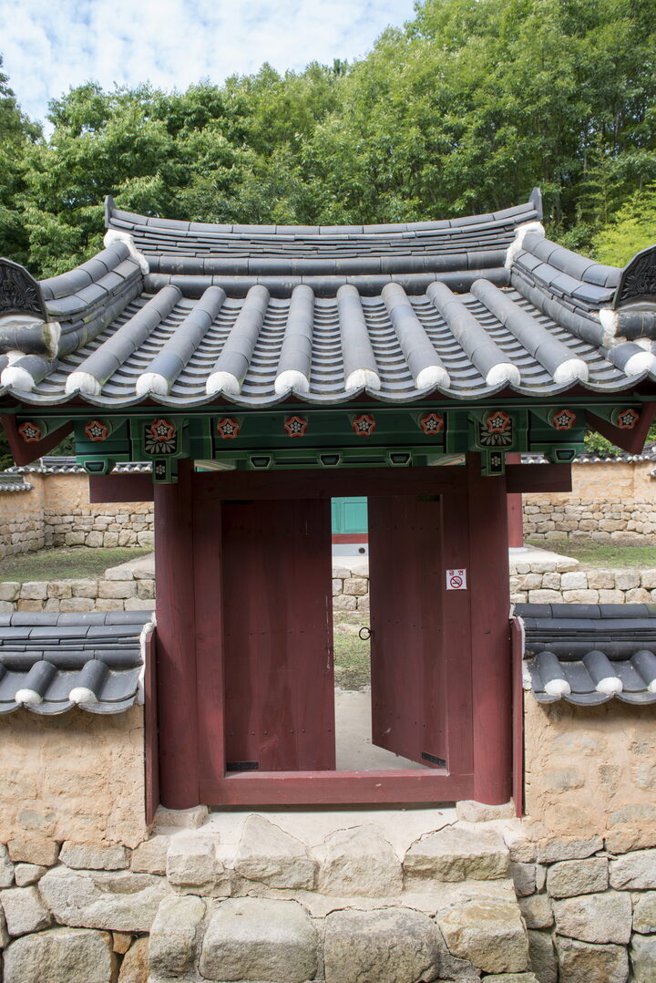 용계서원_협문 (촬영년도 : 2015년)