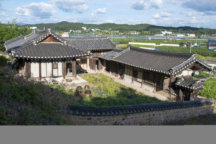 호수종택_사당에서 내려다 본 호수 종택 (촬영년도 : 2015년)