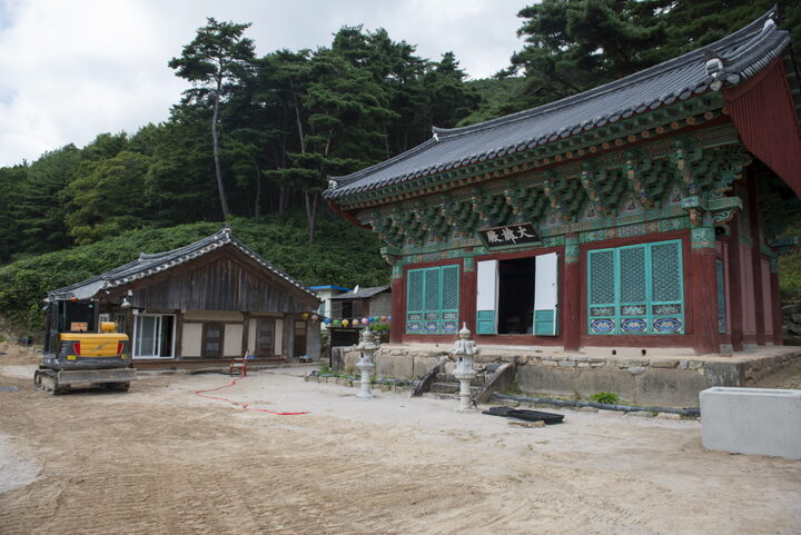 거동사대웅전_측면 (촬영년도 : 2015년)