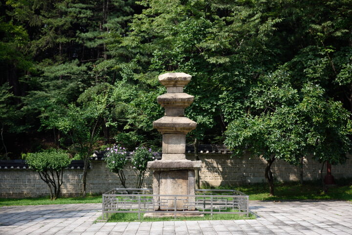 낙성대 삼층석탑_전경 (촬영년도 : 2015년)