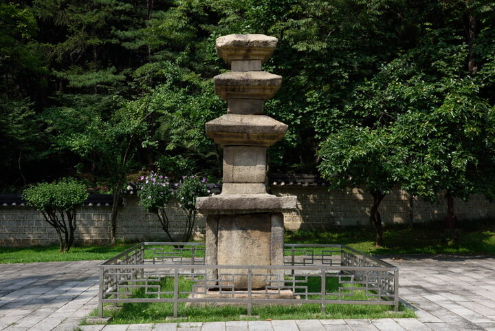 낙성대 삼층석탑_정면 (촬영년도 : 2015년)