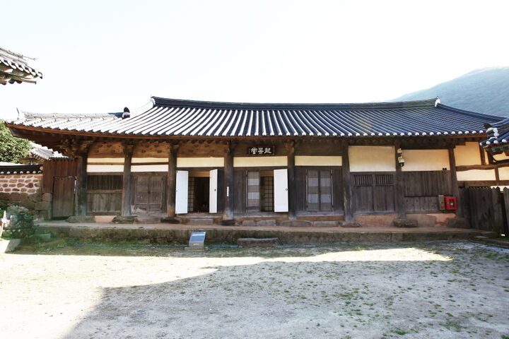 대흥사용화당_전경 (촬영년도 : 2015년)