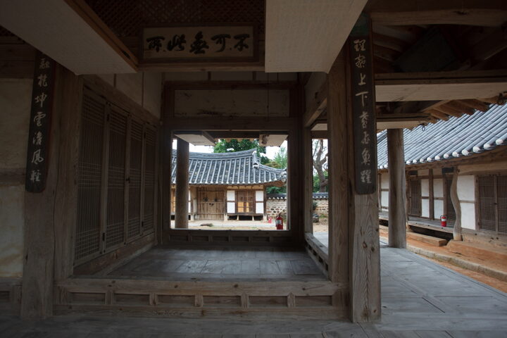 용오정사(사당,홍의재,경의당,상운루)_경의당 마루 (촬영년도 : 2015년)