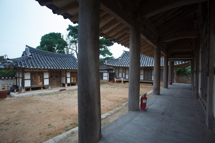 용오정사(사당,홍의재,경의당,상운루)_경의당 툇간 (촬영년도 : 2015년)