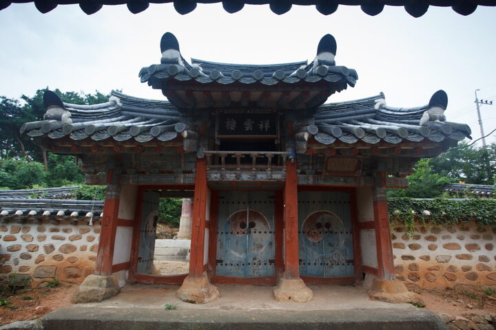 용오정사(사당,홍의재,경의당,상운루)_상운루(내삼문) (촬영년도 : 2015년)