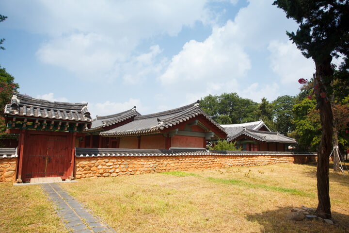 조경묘_우측담과 전경 (촬영년도 : 2015년)