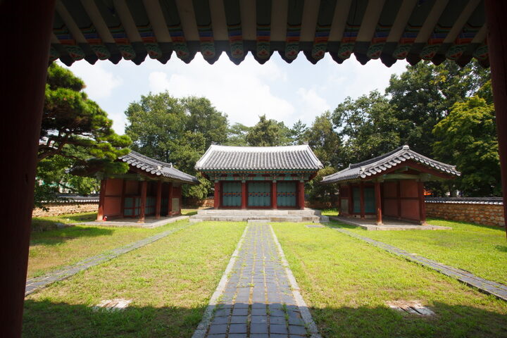조경묘_입구에서 바라 본 전경 (촬영년도 : 2015년)